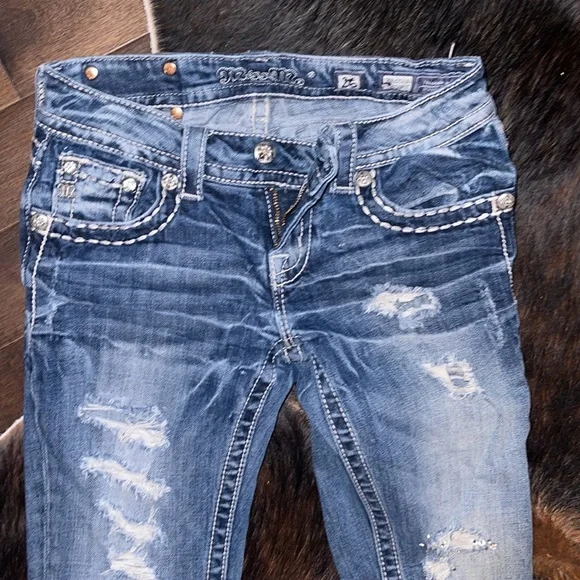 Ripped style Miss Me jeans - Picture 2 of 4